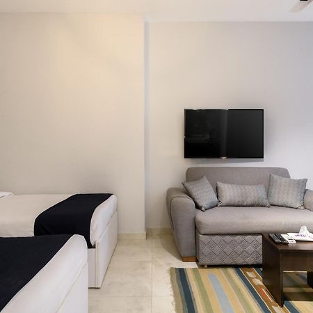 Travelholic Residence Golden Gates Kairo Bagian luar foto