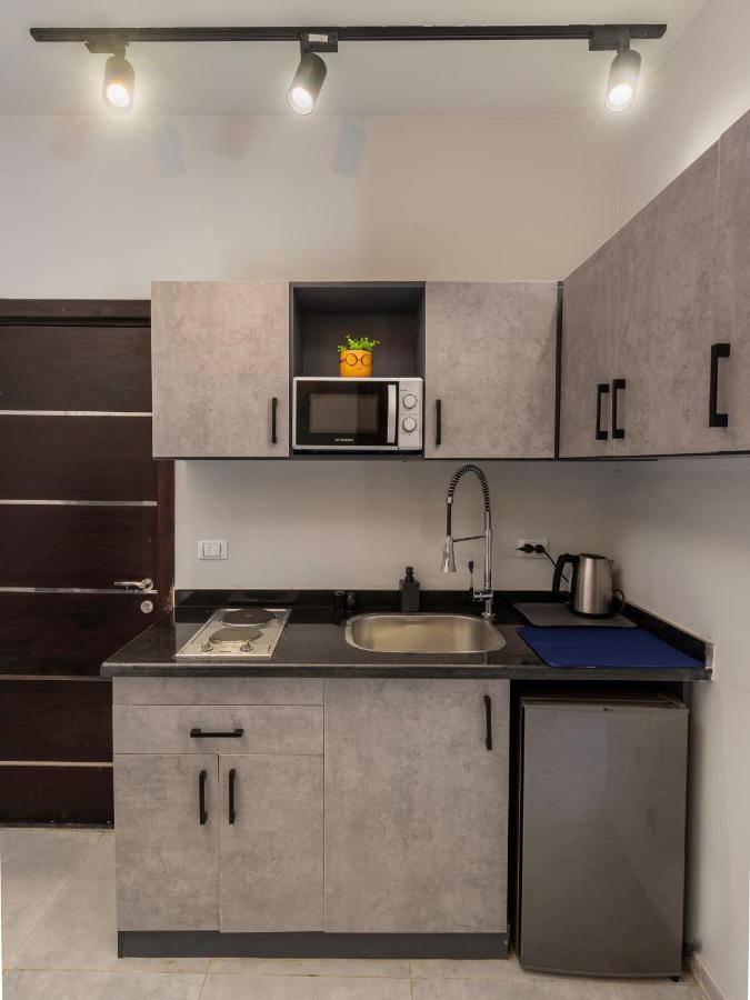 Travelholic Residence Golden Gates Kairo Bagian luar foto