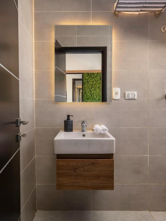 Travelholic Residence Golden Gates Kairo Bagian luar foto