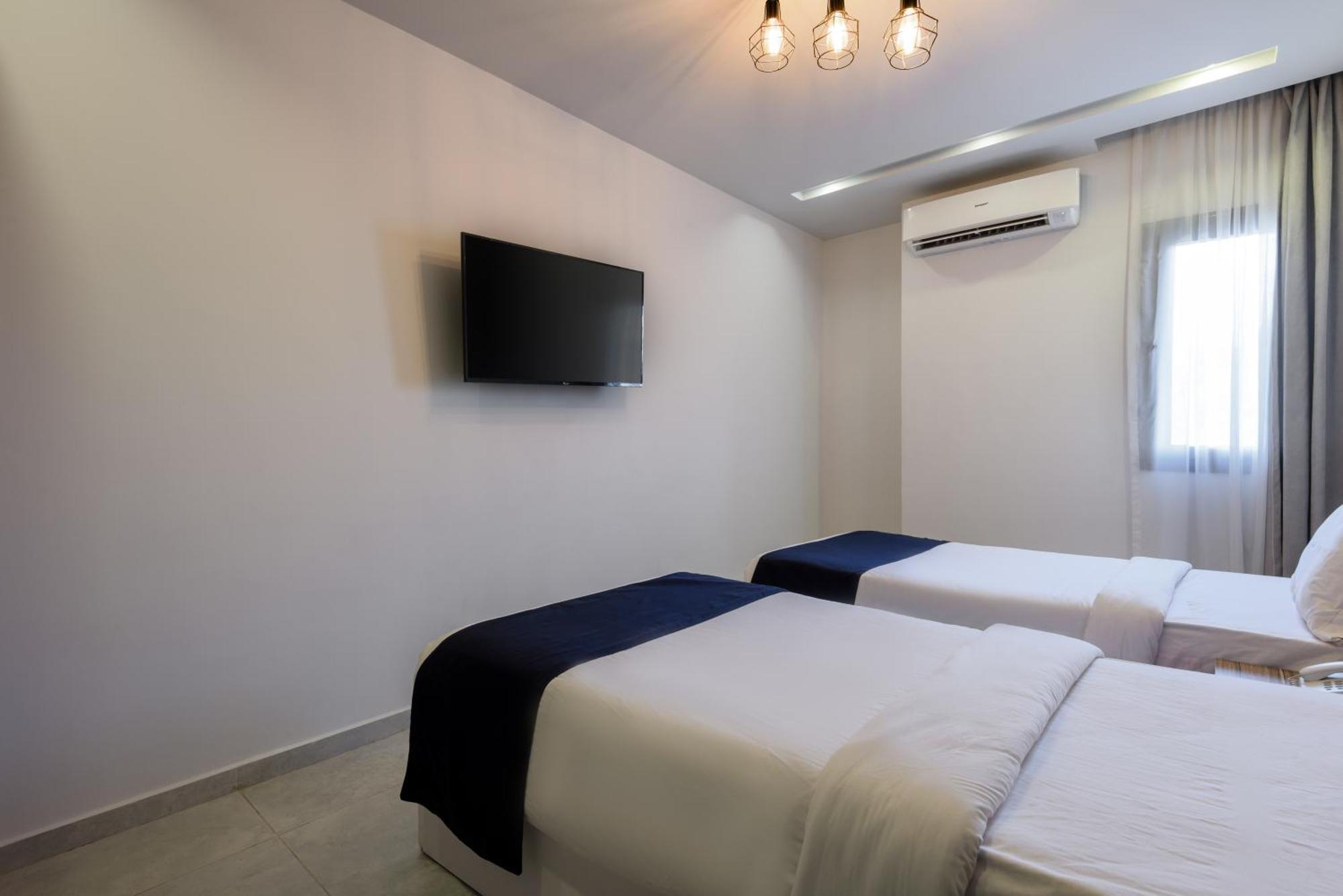 Travelholic Residence Golden Gates Kairo Bagian luar foto