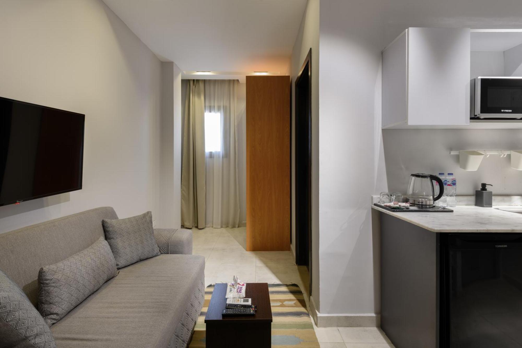 Travelholic Residence Golden Gates Kairo Bagian luar foto
