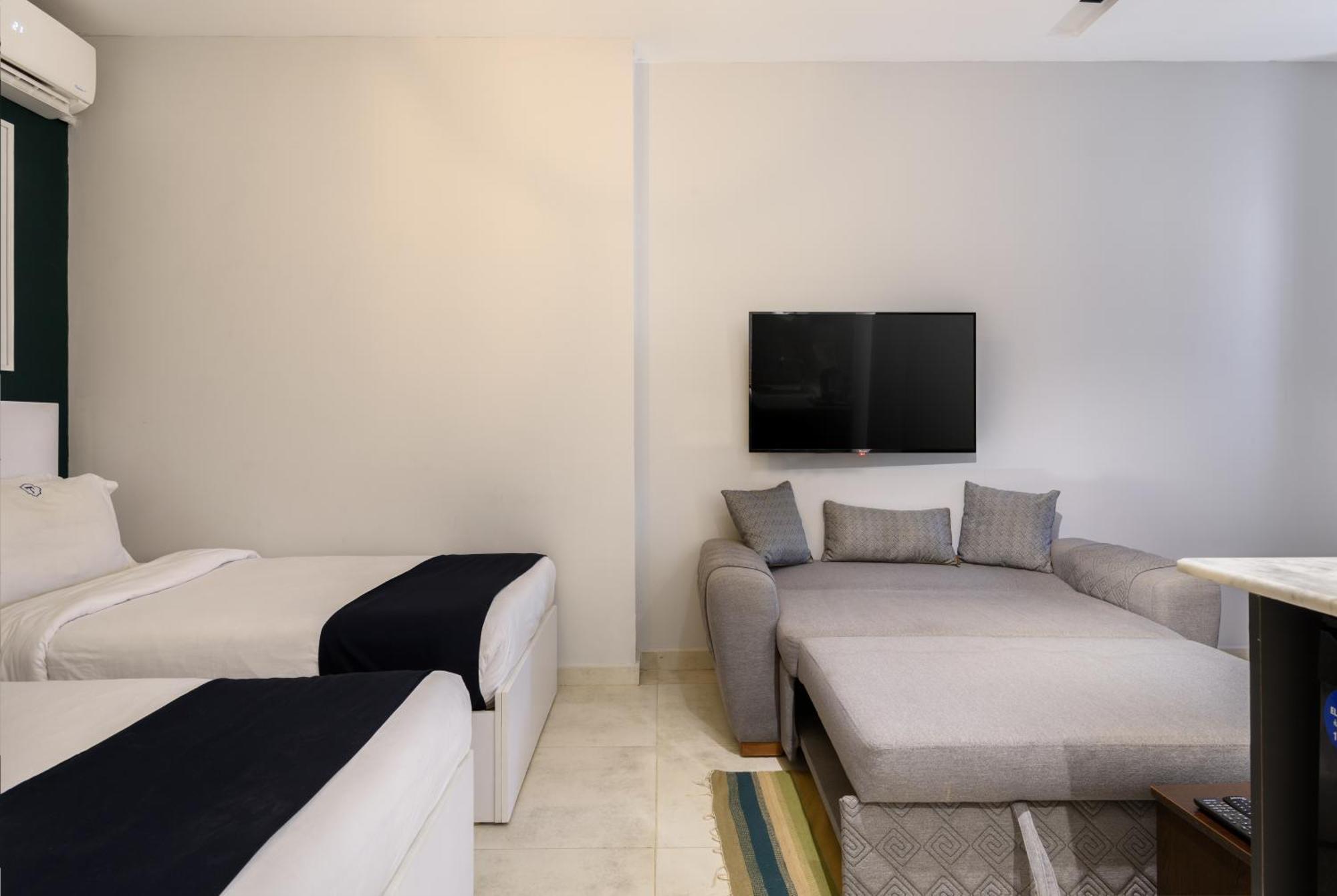 Travelholic Residence Golden Gates Kairo Bagian luar foto